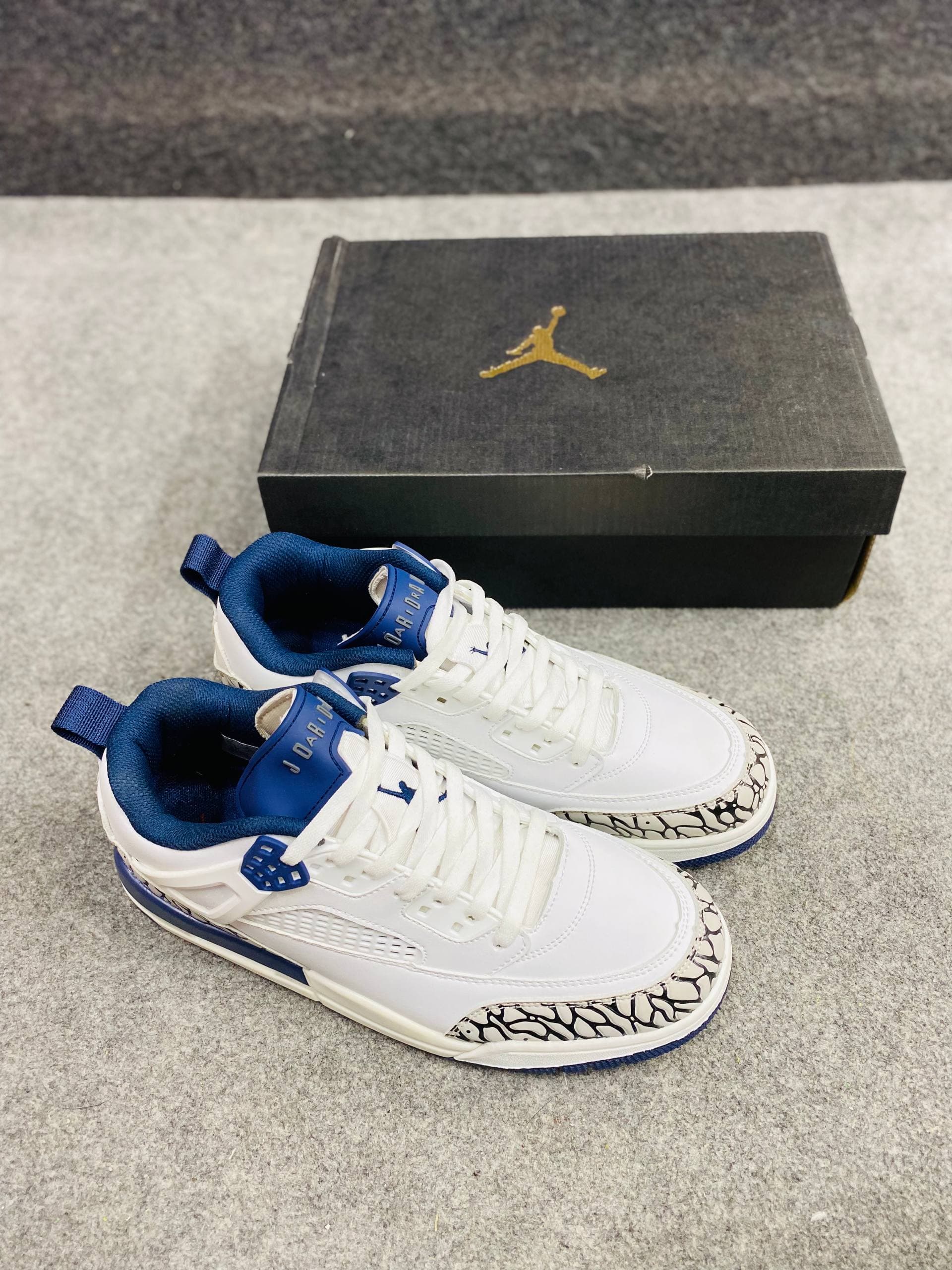 Air Jordan 4