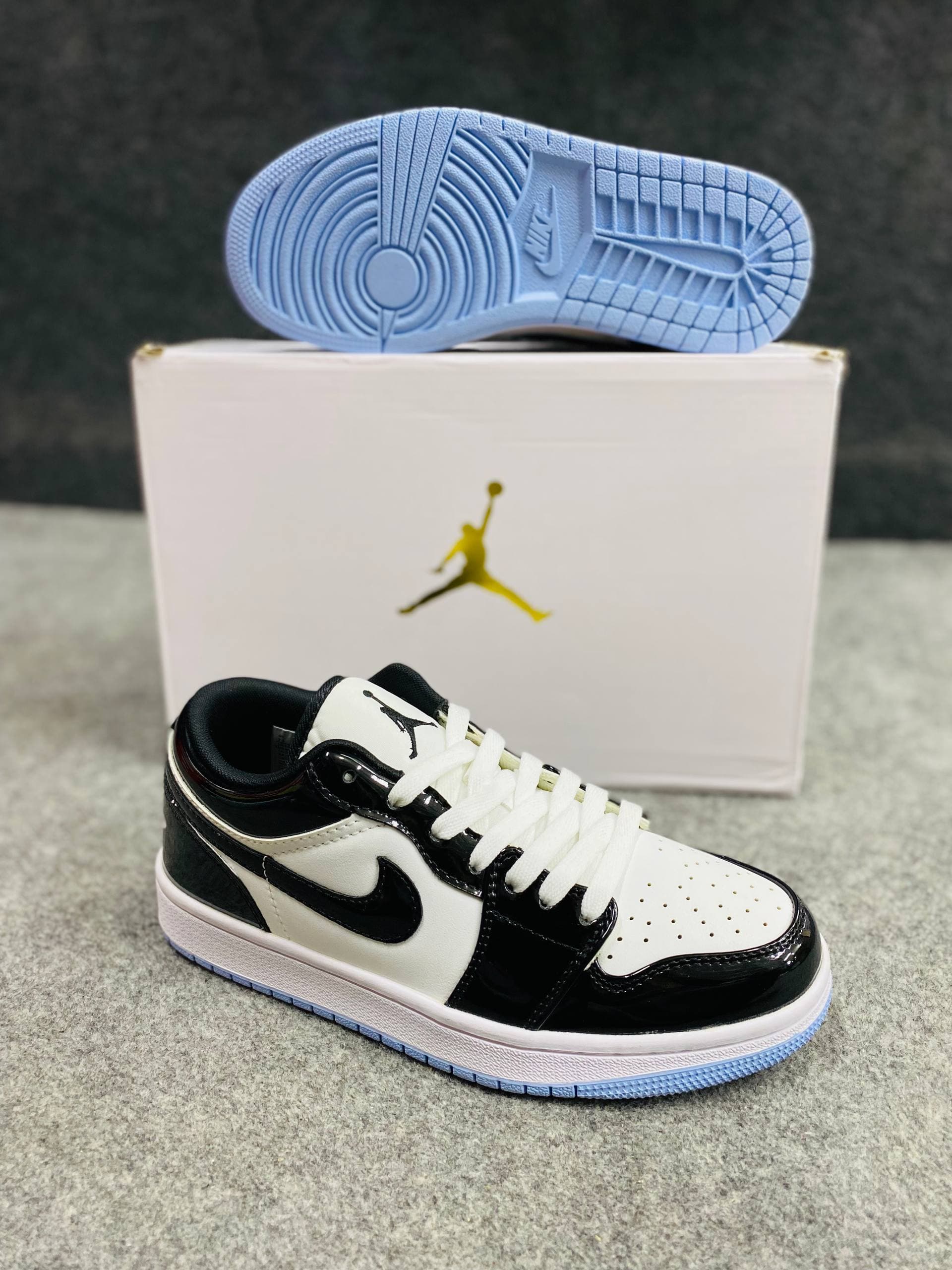 Air Jordan 1 High-style Black/White Sneaker - Image 2